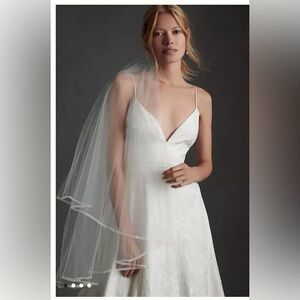 Never worn ivory veil - Paris by Debra Moreland Ribboning Cirque Veil